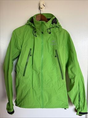 Arc'teryx Beta SL women’s Bright Green Waterproof Hooded Shell Jacket